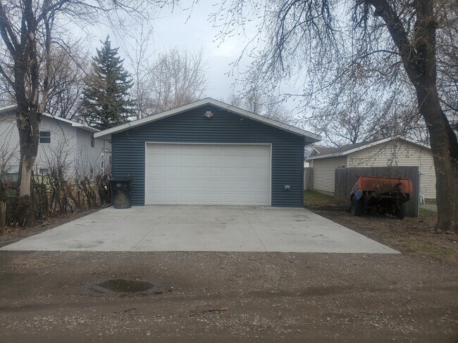 Building Photo - 1711 12th Ave N