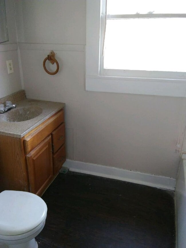 Building Photo - Home For Rent