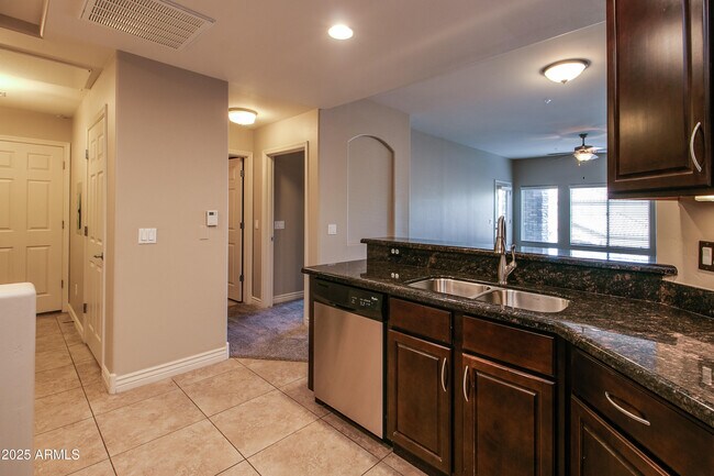 Foto del edificio - 5350 E Deer Valley Dr