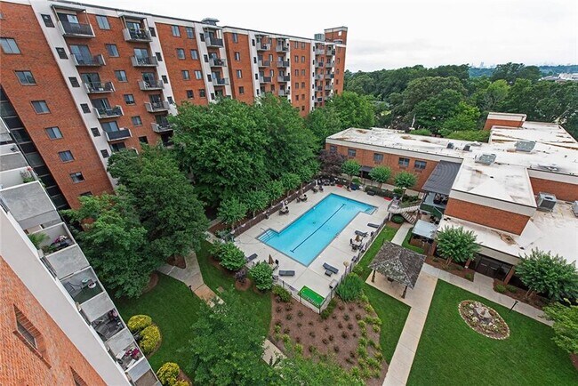 Foto del edificio - 300 Johnson Ferry Rd