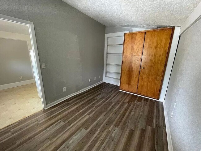 Building Photo - 800 W Lindweth Pl