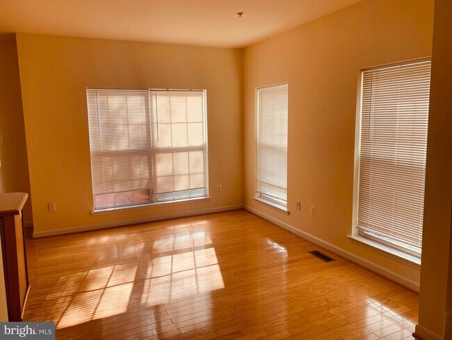 Building Photo - 1216 Blue Wing Terrace