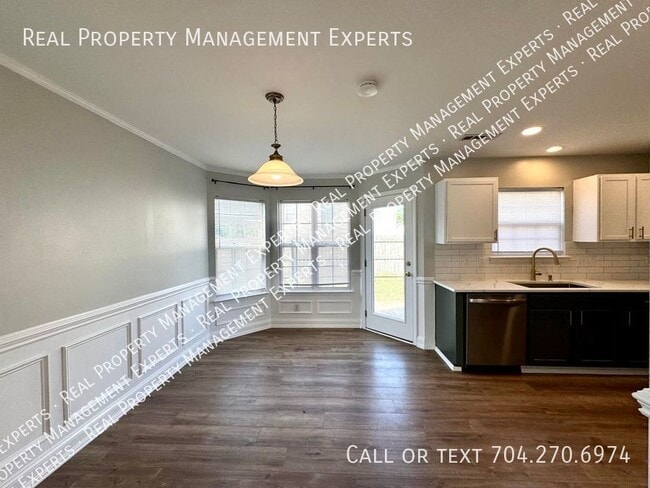 Building Photo - Stunning 5BR/2.5BR Home in Concord!