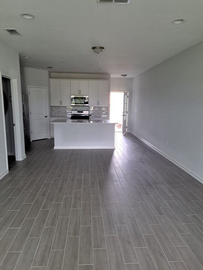 Foto del edificio - 318 Brandon Lks Dr