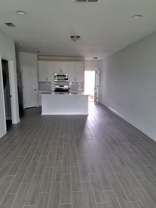 Building Photo - 318 Brandon Lks Dr