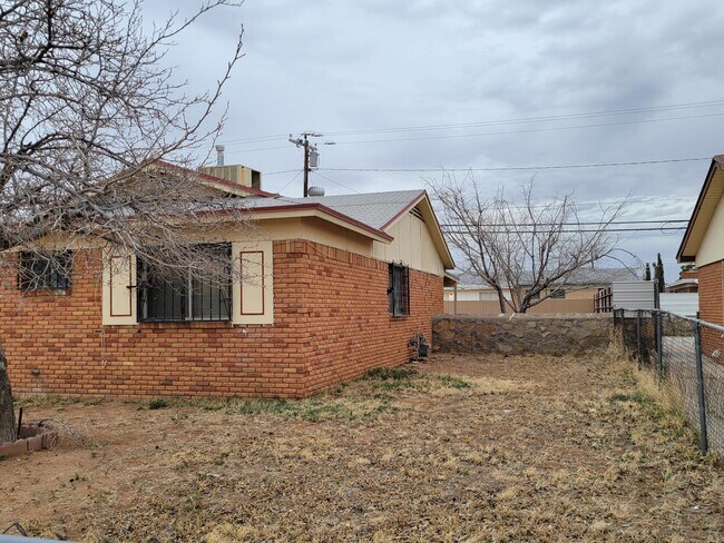 Building Photo - 5617 Calgary Ave