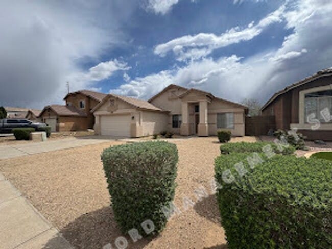 Building Photo - Now Available – Modern 4-Bedroom Home in P...