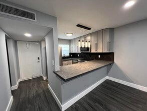 Building Photo - 1630 Embassy Dr