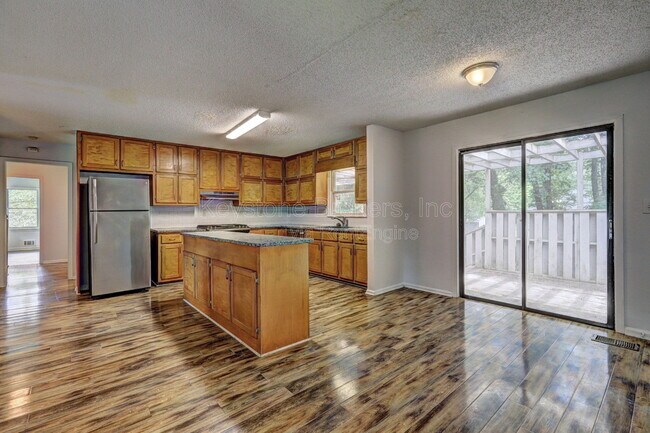 Foto del edificio - 212 Clarkdell Dr