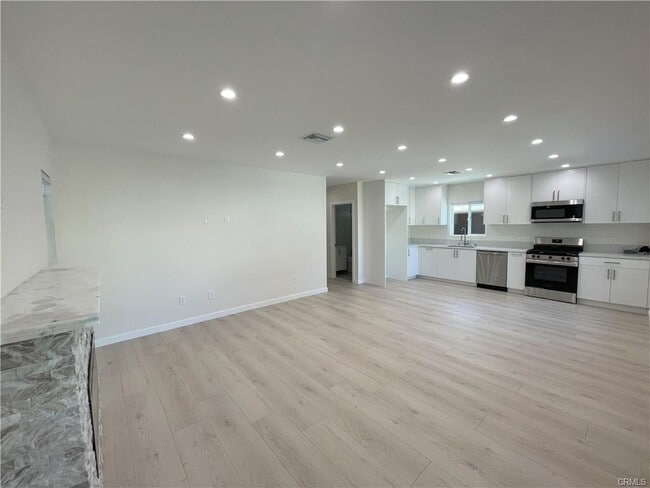 Building Photo - 627 Fischer St