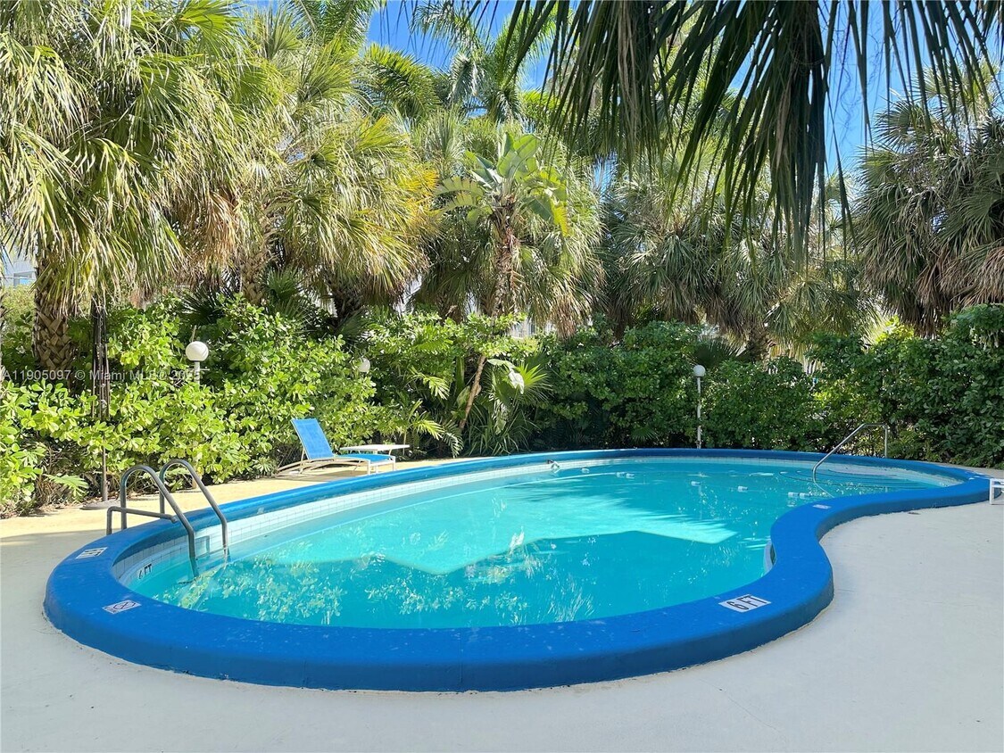 Foto principal - 9700 E Bay Harbor Dr