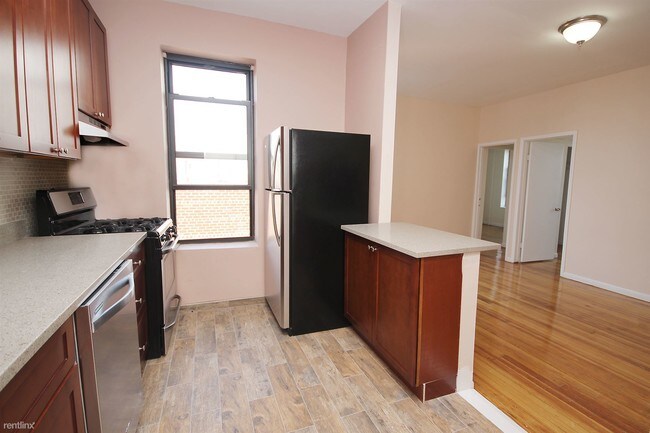 Foto del edificio - 3456 33rd St