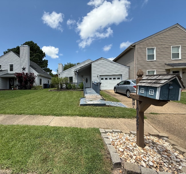Building Photo - 1727 Delaney St