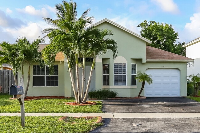 Building Photo - 9711 SW 16th Ct