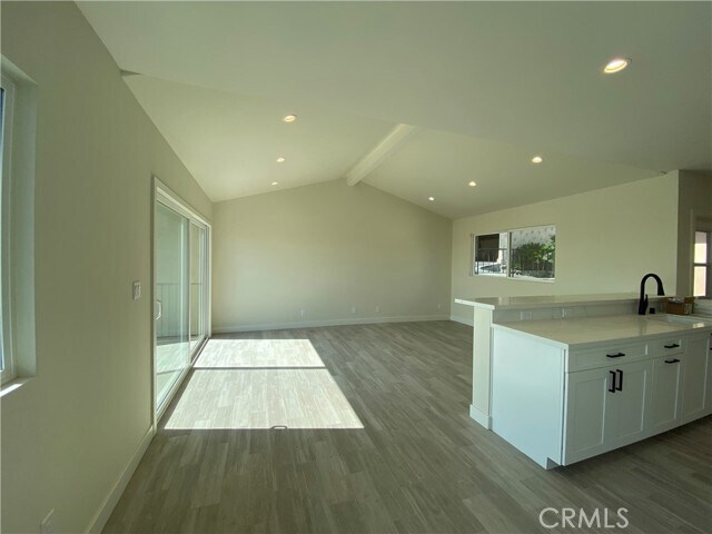 Foto del edificio - 655 W 24th St