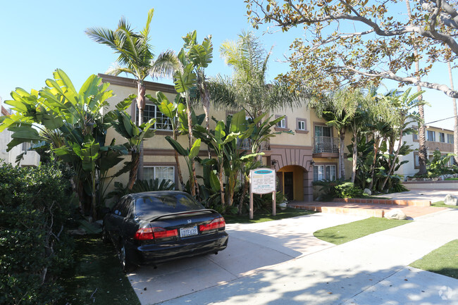 Foto del edificio - 3729 Clarington Ave