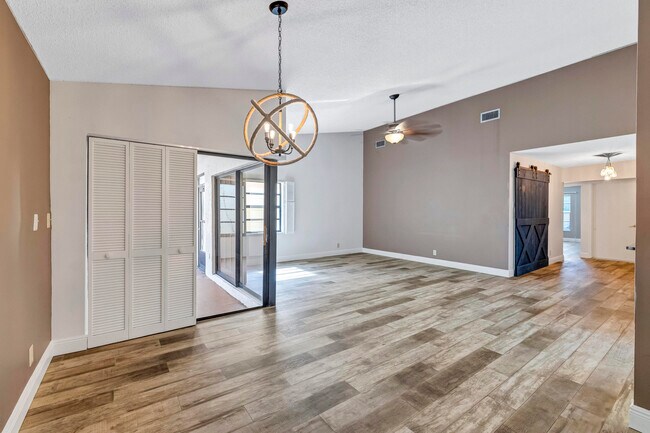 Foto del edificio - 2075 NW 15th Pl