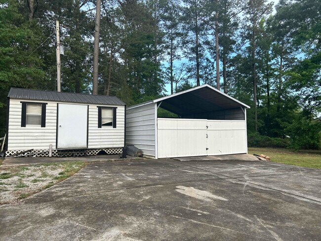 Building Photo - 205 Oak Hill Cir