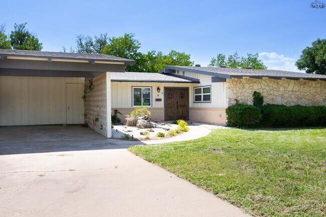 Building Photo - 4 Rockcliff Cir