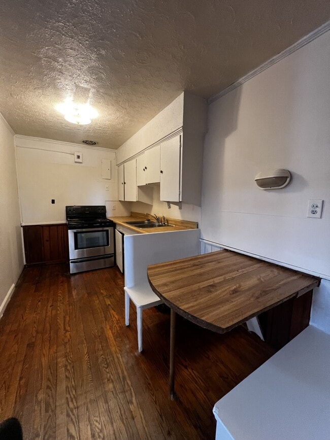 Building Photo - 306 N 11th St