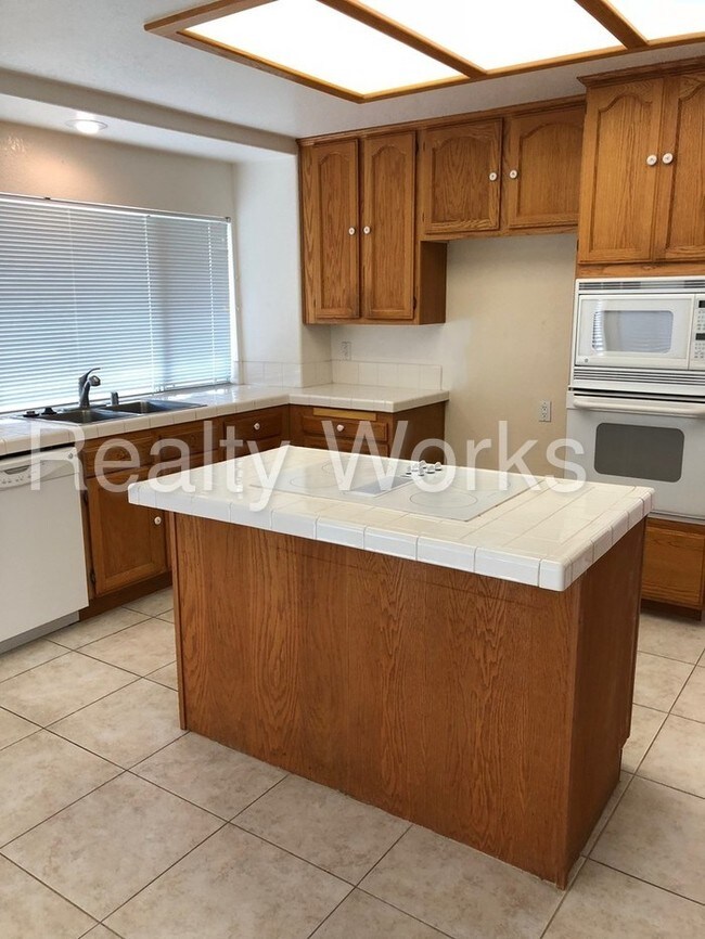 Foto del edificio - Temecula 5 Bedroom Home for Rent
