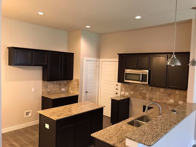 Building Photo - LUXURY DUPLEX LOCATED IN MIDLOTHIAN, TEXAS!