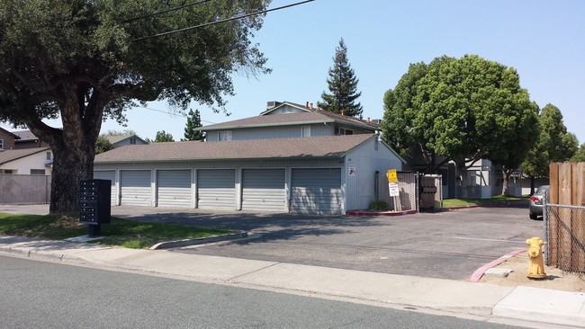 Building Photo - 425 E Alameda St