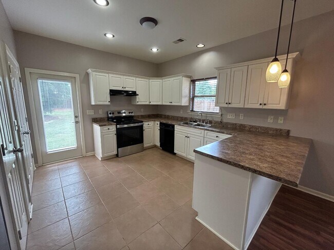 Building Photo - 1108 Washington Dr