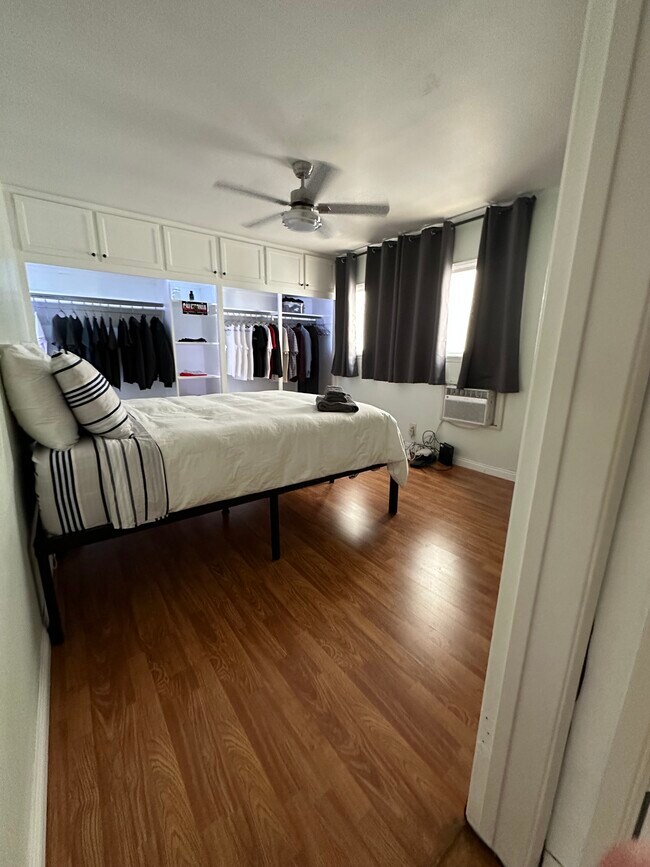 Foto del edificio - 8347 Blackburn Ave