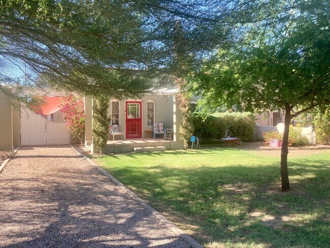 Building Photo - 1711 E Earll Dr
