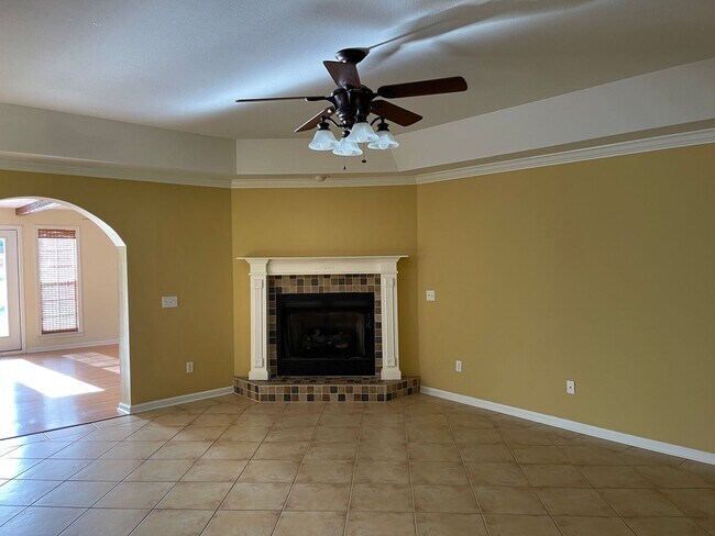 Building Photo - Cotton Creek Subdivision - 2 Bonus Rooms w...