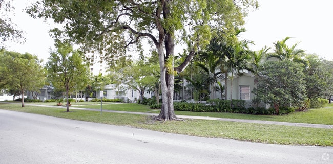 Foto principal - 744 Biltmore Way