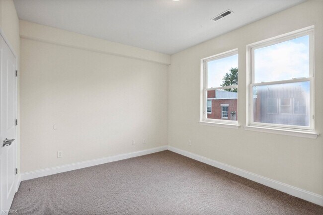 Building Photo - 5 br, 2 bath Duplex - 1929 N 18TH ST Unit 112