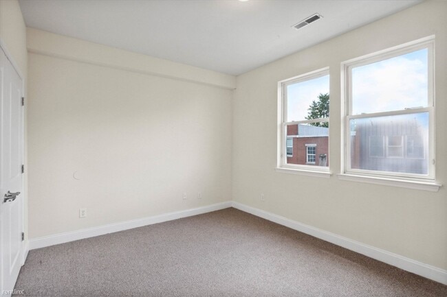 Building Photo - 5 br, 2 bath Duplex - 1929 N 18TH ST Unit 2