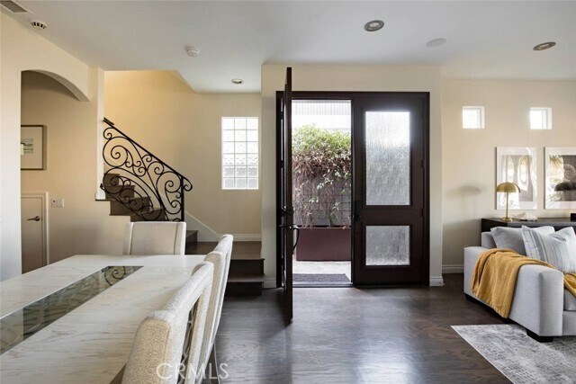 Building Photo - 615 7th St