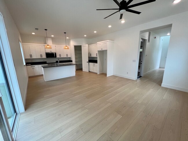 Building Photo - 317 Talons Dr