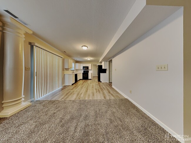 Building Photo - 6103 E Meadow Ridge Rd