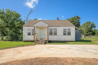 Building Photo - 4012 E Reno Ave