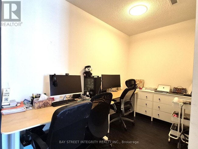 Building Photo - 3975-3975 Grand Park Dr
