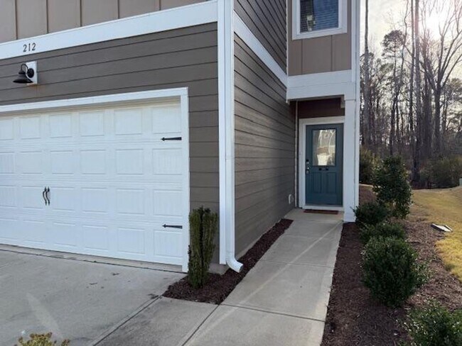 Building Photo - 212 Brook Farm Ln