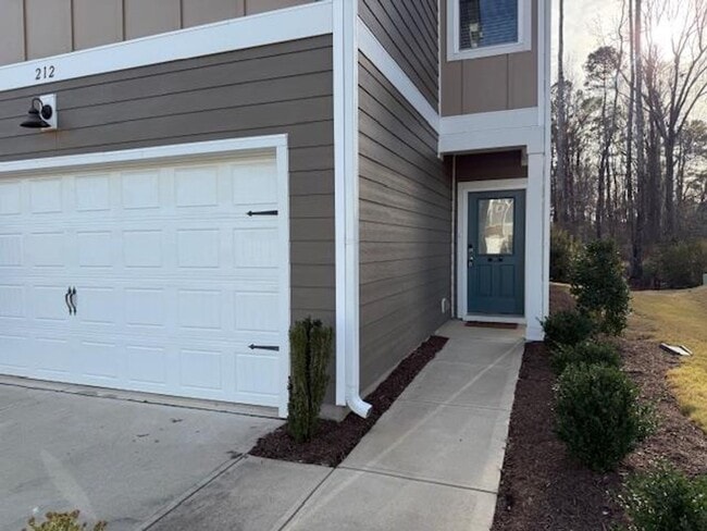 Foto del edificio - 212 Brook Farm Ln