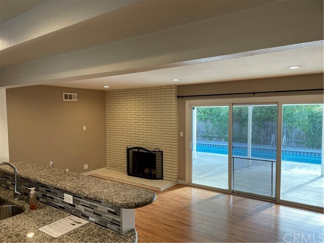 Building Photo - 2437 Fordham Dr