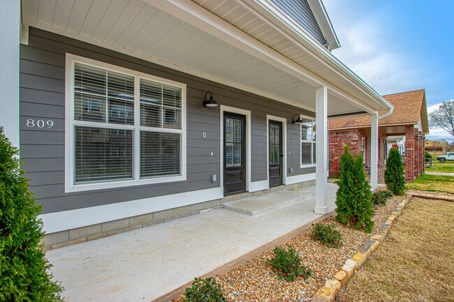 Building Photo - Argenta 1 Bed 1.5 Bath Luxury Energy Effic...