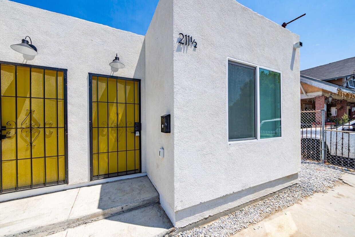 Foto principal - Stylish 2BR + 1 Bath | 1 Month Free Special!