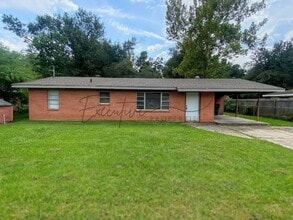 Building Photo - 806 Sundale Dr