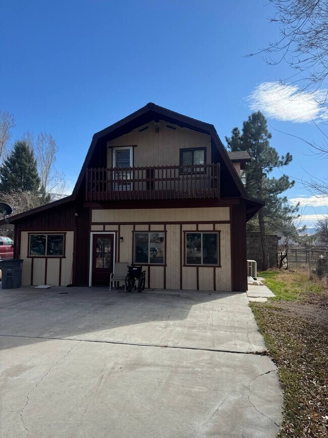 Building Photo - 147 W 200 S