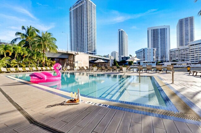 Foto del edificio - 2602 E Hallandale Beach Blvd
