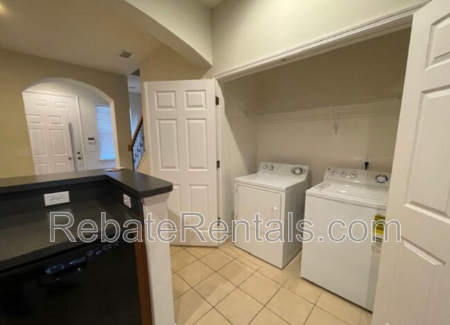 Foto del edificio - 13026 Sunset Lake Dr