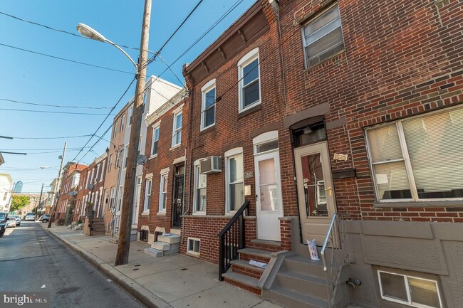 Exterior - 1523 S Mole St