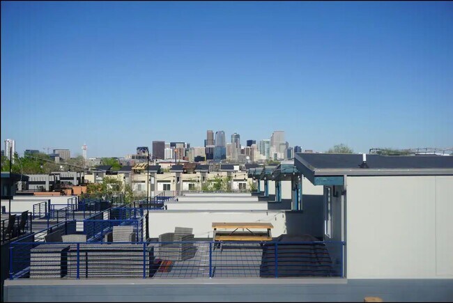 Building Photo - 3224 W 20th Ave